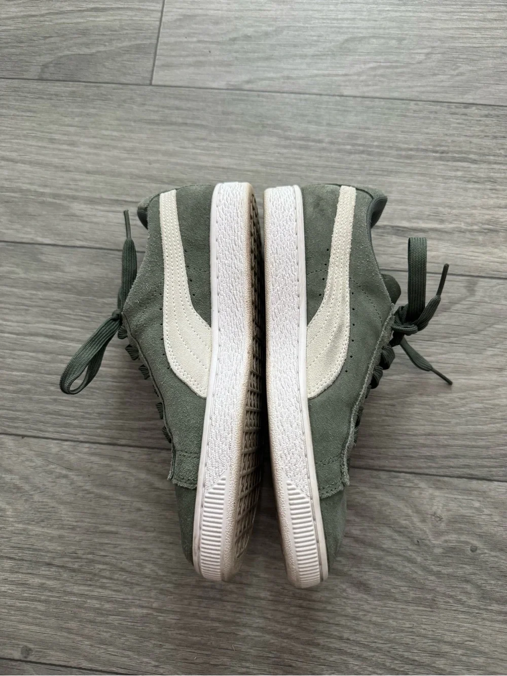 Womens Puma suede shoes